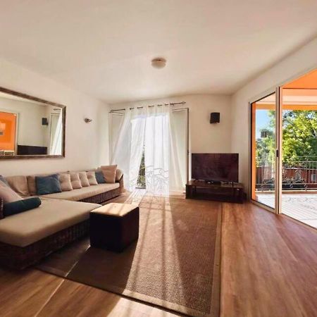 Scenic Riverfront 2 Bedroom Villa In Port Chambly Baie-du-Tombeau 外观 照片