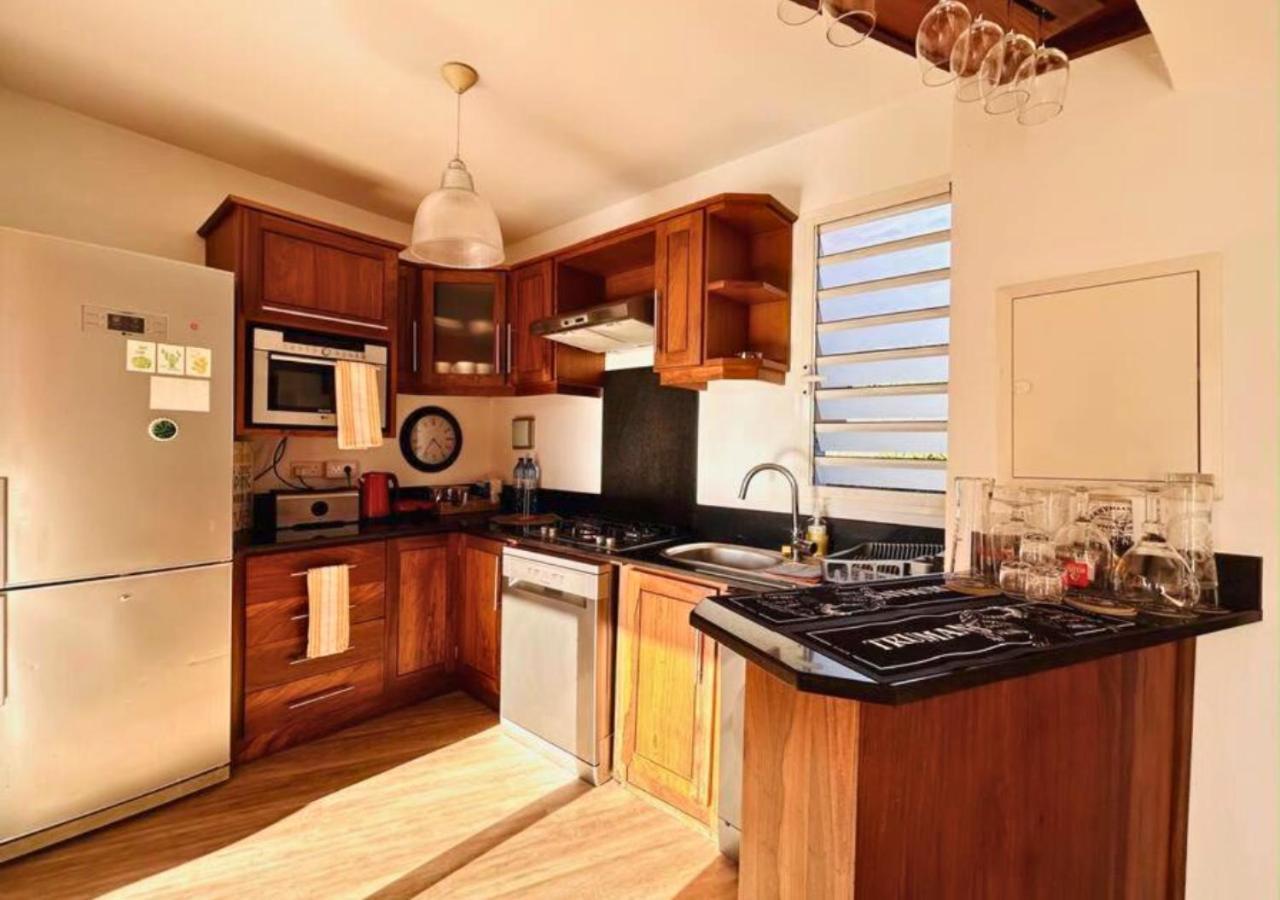 Scenic Riverfront 2 Bedroom Villa In Port Chambly Baie-du-Tombeau 外观 照片