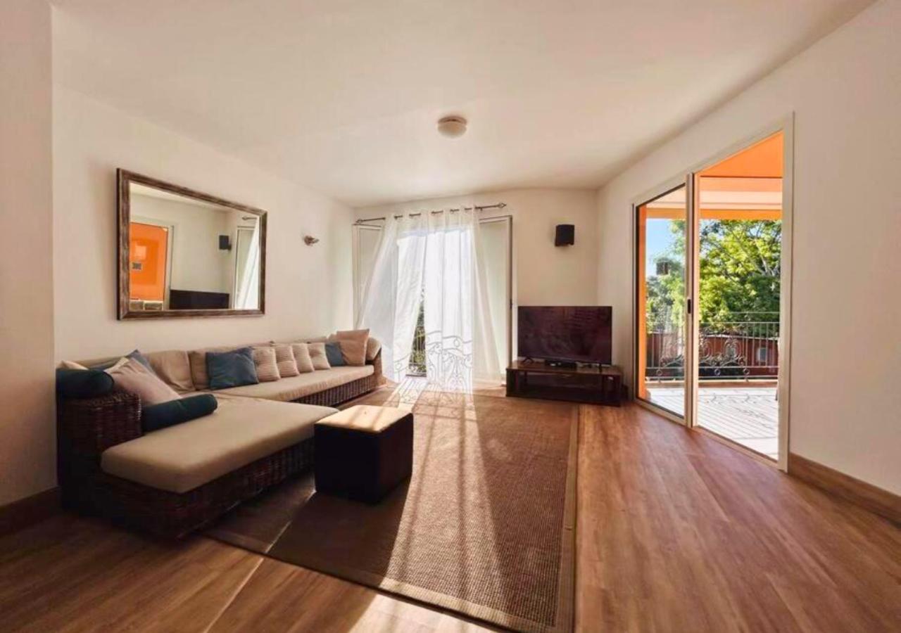 Scenic Riverfront 2 Bedroom Villa In Port Chambly Baie-du-Tombeau 外观 照片